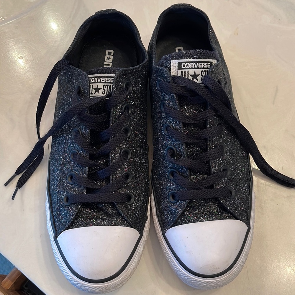 Converse woman shoe